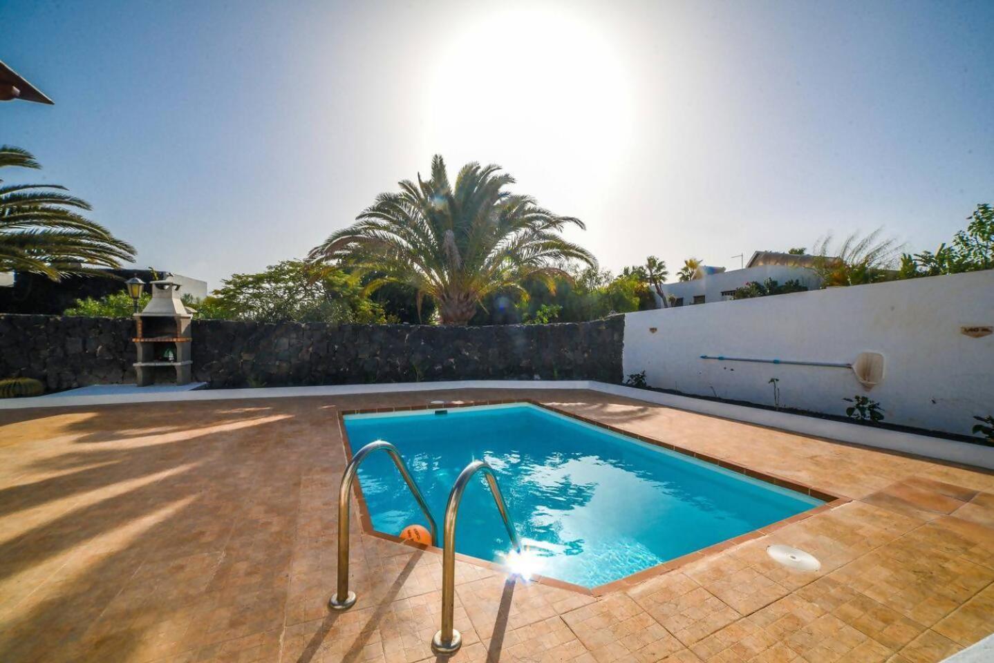 Agradable Y Familiar Con Piscina Casa Inima Vila Playa Blanca  Exterior foto
