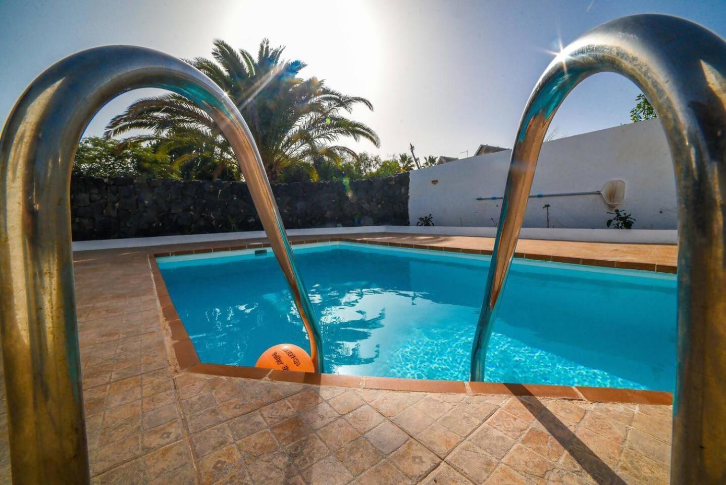 Agradable Y Familiar Con Piscina Casa Inima Vila Playa Blanca  Exterior foto